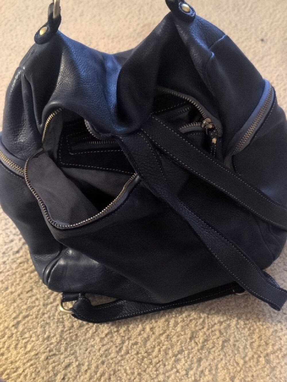 Bolsa Nova X Free People Sold Out Momma MiaClassic Navy Leather Backpack - Women - Picture 11 of 16